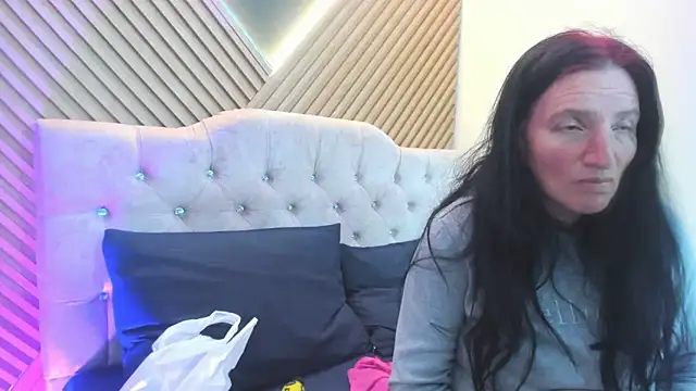 Snapshot of CloeMature chatting on 06-15-26, 02:58 CloeMature online show from 06-15-26, 02:58