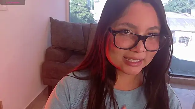 Snapshot of Eva-Apple chatting on 06-19-26, 08:56 Eva-Apple online show from 06-19-26, 08:56