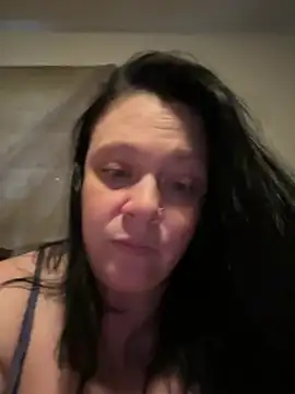 Snapshot of blueeyez1987 chatting on 05-10-26, 04:56 blueeyez1987 online show from 05-10-26, 04:56