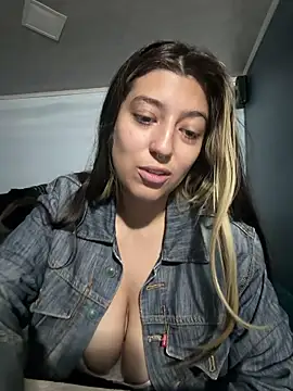 Snapshot of bellalane_ chatting on 05-31-26, 04:42 bellalane online show from 05-31-26, 04:42