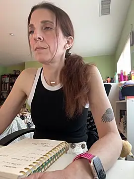 Snapshot of Raevyn chatting on 05-19-26, 05:52 Raevyn online show from 05-19-26, 05:52