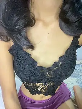 Snapshot of Honey_be_ chatting on 06-18-26, 07:19 Honey be online show from 06-18-26, 07:19