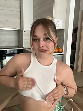 Snapshot of lilixcake chatting on 05-17-26, 01:29 lilixcake online show from 05-17-26, 01:29