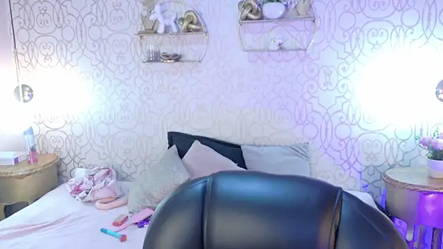 Snapshot of zoeecarter_ chatting on 05-21-26, 11:50 zoeecarter online show from 05-21-26, 11:50