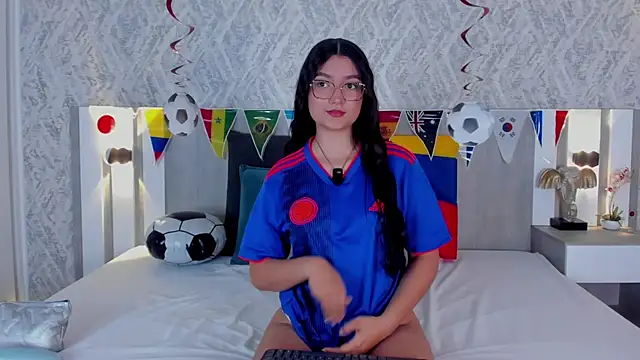 Snapshot of Vaalentina_Lux chatting on 06-17-26, 03:02 Vaalentina Lux online show from 06-17-26, 03:02