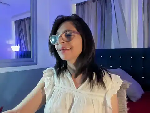 Snapshot of lena_gray chatting on 06-04-26, 04:57 lena gray online show from 06-04-26, 04:57