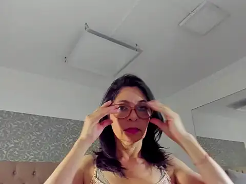 Snapshot of lena_gray chatting on 06-08-26, 01:44 lena gray online show from 06-08-26, 01:44