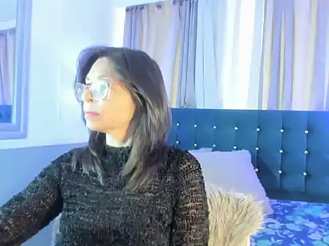 Snapshot of lena_gray chatting on 06-10-26, 01:43 lena gray online show from 06-10-26, 01:43