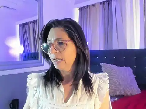 Snapshot of lena_gray chatting on 06-12-26, 03:11 lena gray online show from 06-12-26, 03:11