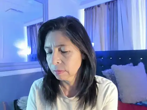 Snapshot of lena_gray chatting on 06-14-26, 02:08 lena gray online show from 06-14-26, 02:08