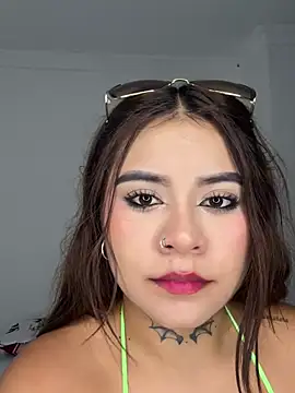 Snapshot of jessy_morgan13 chatting on 05-10-26, 10:59 jessy morgan13 online show from 05-10-26, 10:59