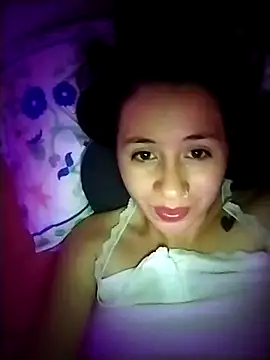 Snapshot of Annie_loveer chatting on 06-25-26, 04:45 Annie loveer online show from 06-25-26, 04:45