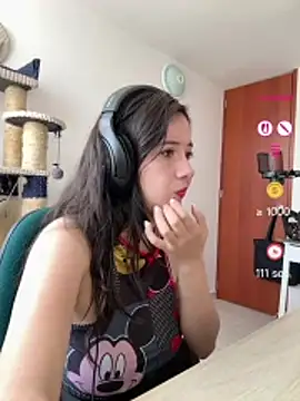 Snapshot of Annie_loveer chatting on 07-01-26, 05:45 Annie loveer online show from 07-01-26, 05:45