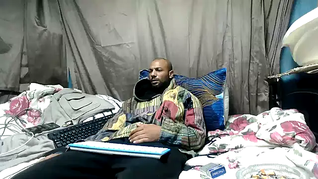 Snapshot of Camodick chatting on 04-28-26, 04:12 Camodick online show from 04-28-26, 04:12