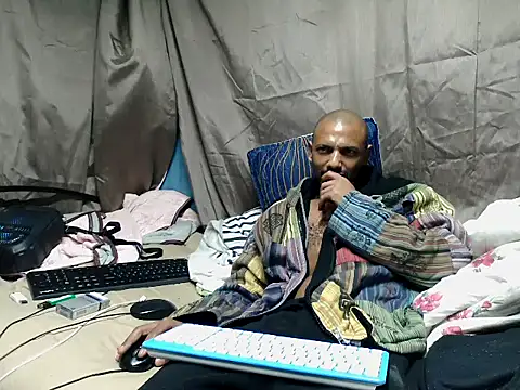 Snapshot of Camodick chatting on 05-04-26, 02:18 Camodick online show from 05-04-26, 02:18