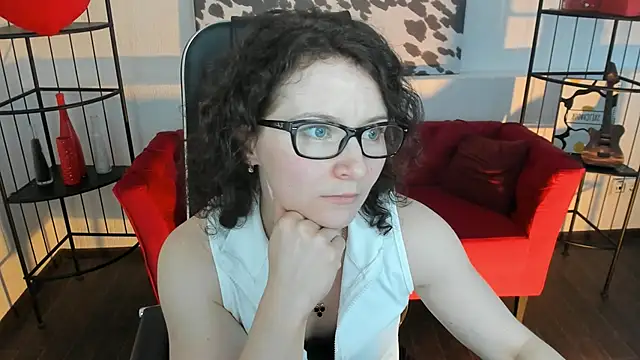 Snapshot of AureliaGleam chatting on 05-10-26, 09:03 AureliaGleam online show from 05-10-26, 09:03