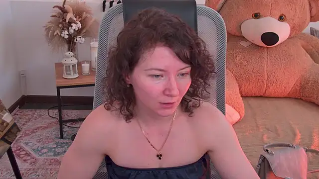 Snapshot of AureliaGleam chatting on 05-15-26, 05:03 AureliaGleam online show from 05-15-26, 05:03