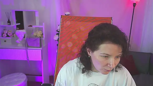 Snapshot of AureliaGleam chatting on 05-16-26, 08:00 AureliaGleam online show from 05-16-26, 08:00
