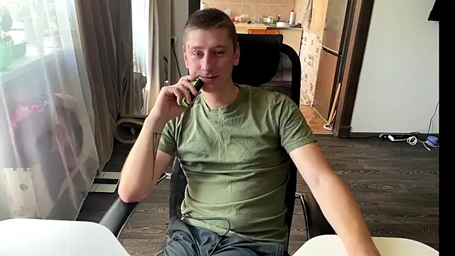 Snapshot of Keksik_ chatting on 06-20-26, 04:04 Keksik online show from 06-20-26, 04:04