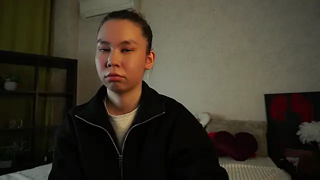 Snapshot of RoxanneCrandal chatting on 05-15-26, 02:13 RoxanneCrandal online show from 05-15-26, 02:13