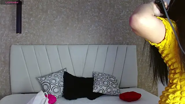 Snapshot of AliceSmity__ chatting on 06-12-26, 12:15 AliceSmity online show from 06-12-26, 12:15