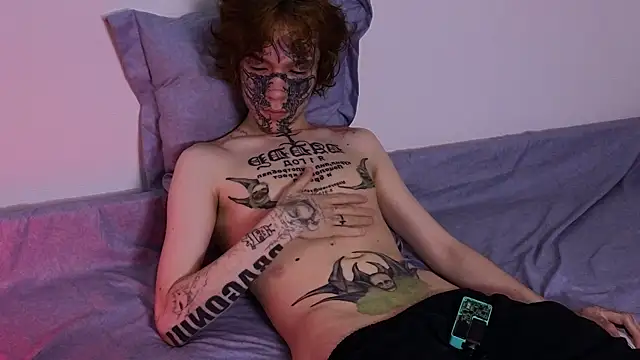 Snapshot of Emo___boy chatting on 06-12-26, 11:46 Emo boy online show from 06-12-26, 11:46