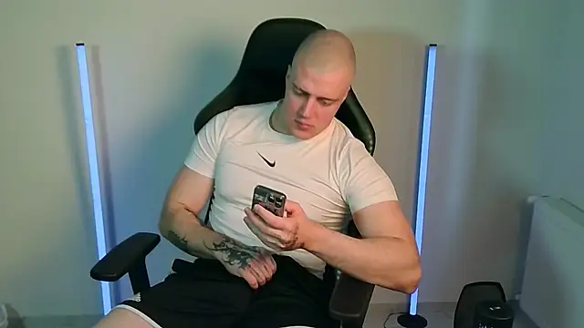Snapshot of Bigbaald chatting on 05-09-26, 07:35 Bigbaald online show from 05-09-26, 07:35