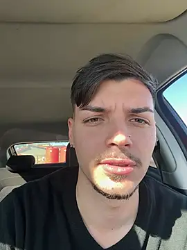 Snapshot of lautydiaz98 chatting on 05-18-26, 04:24 lautydiaz98 online show from 05-18-26, 04:24