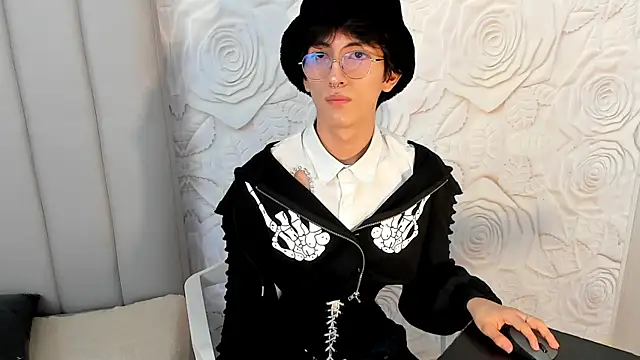 LittlePrince  online show from 05-12-26, 04:53