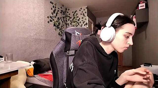 NightFoxxx online show from 06-18-26, 09:14