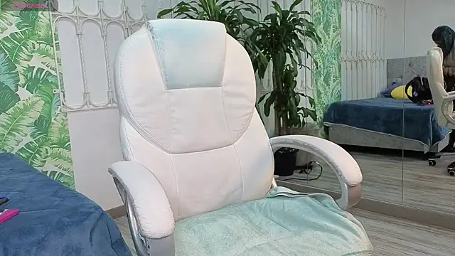 Snapshot of baby_julieta00 chatting on 06-20-26, 12:30 baby julieta00 online show from 06-20-26, 12:30