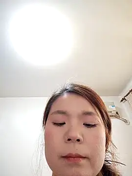 Snapshot of WJ200202 chatting on 05-17-26, 01:47 WJ200202 online show from 05-17-26, 01:47