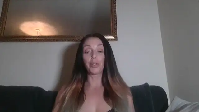 LouiseLovell online show from 06-11-26, 10:19