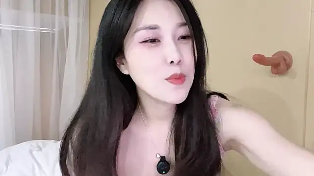 Snapshot of Emma_qiqi chatting on 05-22-26, 08:42 Emma qiqi online show from 05-22-26, 08:42