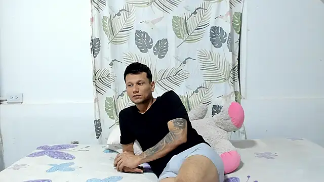 Snapshot of HannaSexMatheuw chatting on 06-28-26, 01:00 HannaSexMatheuw online show from 06-28-26, 01:00