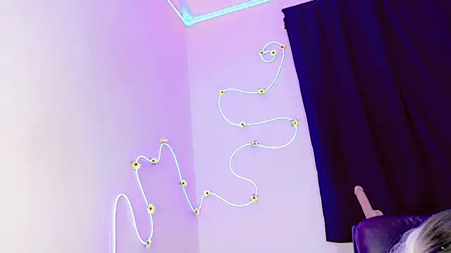 Snapshot of everlin_01 chatting on 06-11-26, 02:53 everlin 01 online show from 06-11-26, 02:53