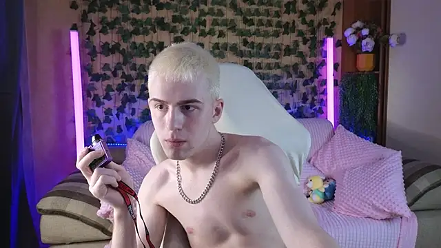 Snapshot of Tommy_CrashXXX chatting on 05-31-26, 04:58 Tommy CrashXXX online show from 05-31-26, 04:58