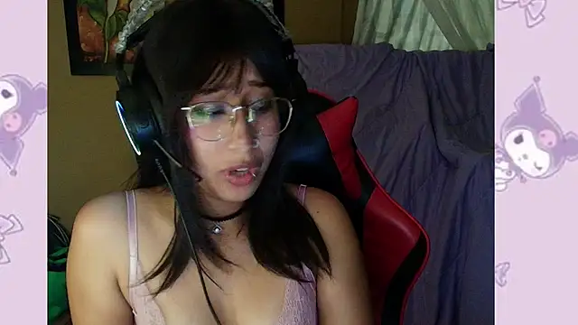Snapshot of laritlover chatting on 06-20-26, 05:10 laritlover online show from 06-20-26, 05:10