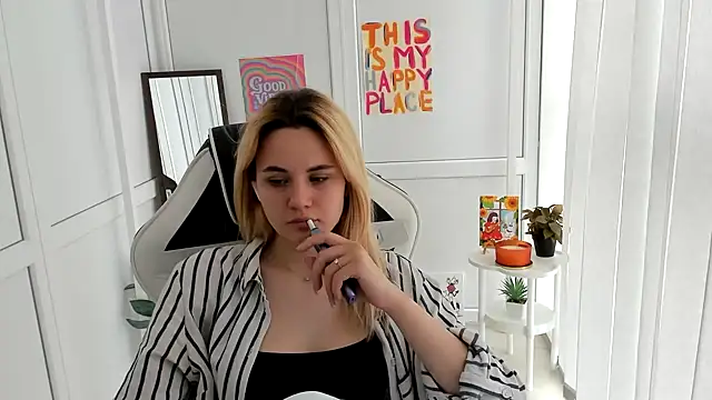 Snapshot of Emma_starrs_ chatting on 06-10-26, 06:45 Emma starrs online show from 06-10-26, 06:45