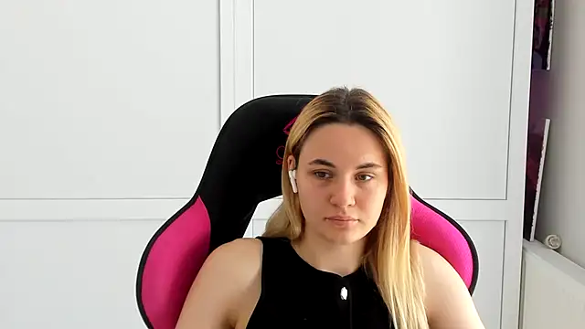 Snapshot of Emma_starrs_ chatting on 06-11-26, 12:36 Emma starrs online show from 06-11-26, 12:36