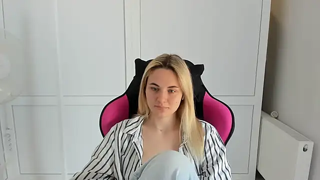 Snapshot of Emma_starrs_ chatting on 07-04-26, 09:59 Emma starrs online show from 07-04-26, 09:59