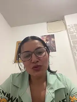 Snapshot of Casandra_inthemorning chatting on 05-18-26, 01:24 Casandra inthemorning online show from 05-18-26, 01:24