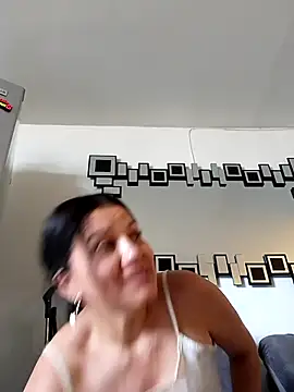 Snapshot of Casandra_inthemorning chatting on 06-12-26, 12:37 Casandra inthemorning online show from 06-12-26, 12:37