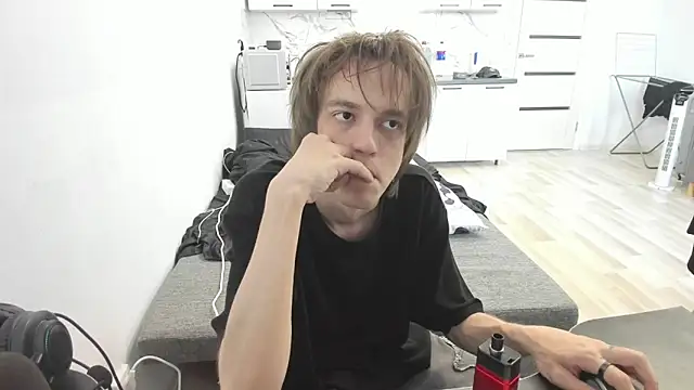 Nolan Sagee online show from 06-19-26, 10:19