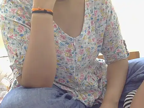 Snapshot of SUZZY_LONDON chatting on 05-14-26, 03:19 SUZZY LONDON online show from 05-14-26, 03:19