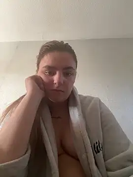 Snapshot of LexiXXoo chatting on 05-17-26, 12:01 LexiXXoo online show from 05-17-26, 12:01