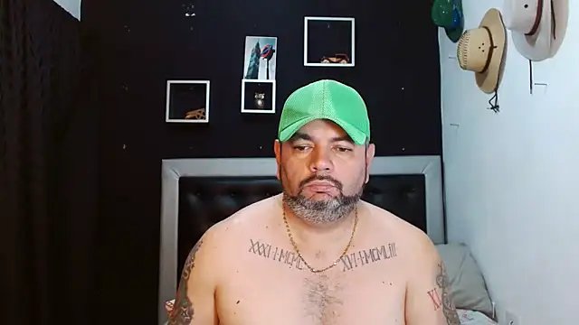 Snapshot of perverseveteranmanxxx chatting on 02-11-25, 11:44 perverseveteranmanxxx online show from 02-11-25, 11:44