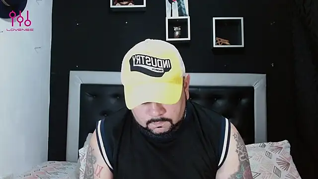 Snapshot of perverseveteranmanxxx chatting on 02-22-25, 01:44 perverseveteranmanxxx online show from 02-22-25, 01:44