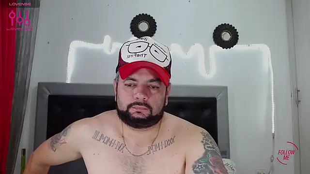 Snapshot of perverseveteranmanxxx chatting on 10-15-25, 09:15 perverseveteranmanxxx online show from 10-15-25, 09:15