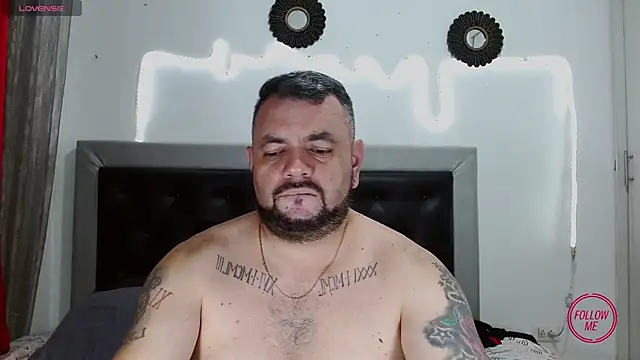 Snapshot of perverseveteranmanxxx chatting on 10-28-25, 05:00 perverseveteranmanxxx online show from 10-28-25, 05:00